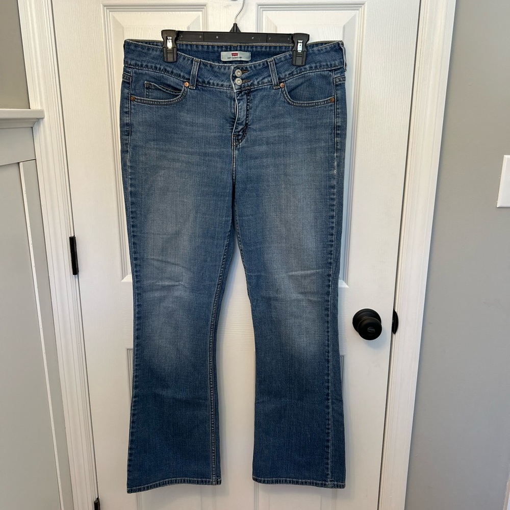 Ladies Levi’s 526 Slender Boot Cut. Size 14M Blue Jeans